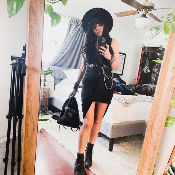 Sovereignty Catalyst • Word Witch • Creative Provocateur • Author - Picture 7 of 8